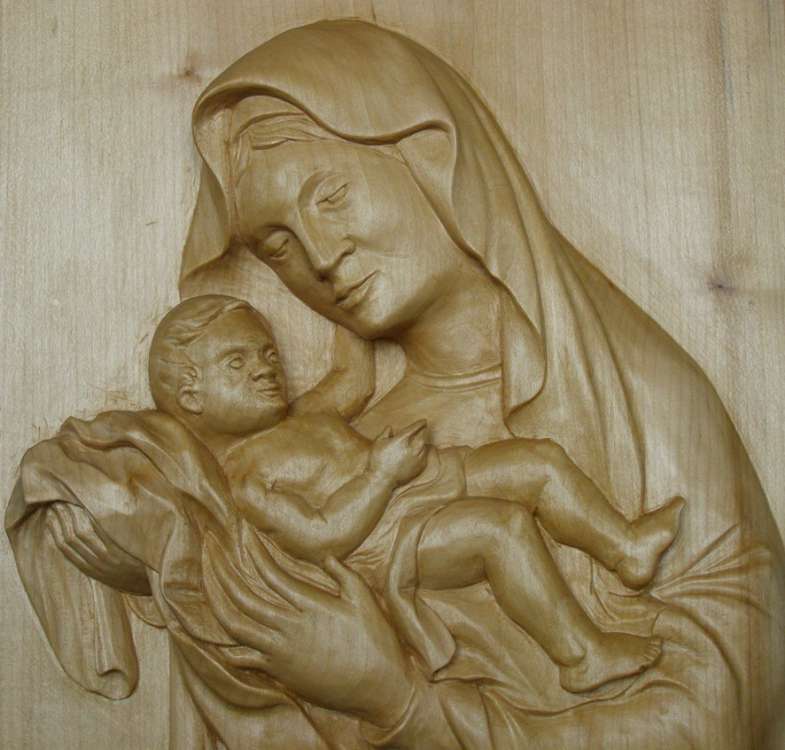 Maria with Jesus relief. Lime wood-detail
